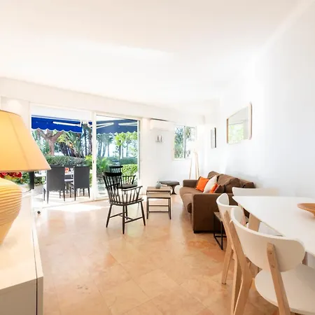 Appartement Garden-level In Palm With Garage